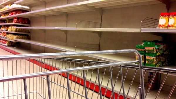Confinement, réflexes d'achats : farine +163%, pâtes +126%, PQ +50%...